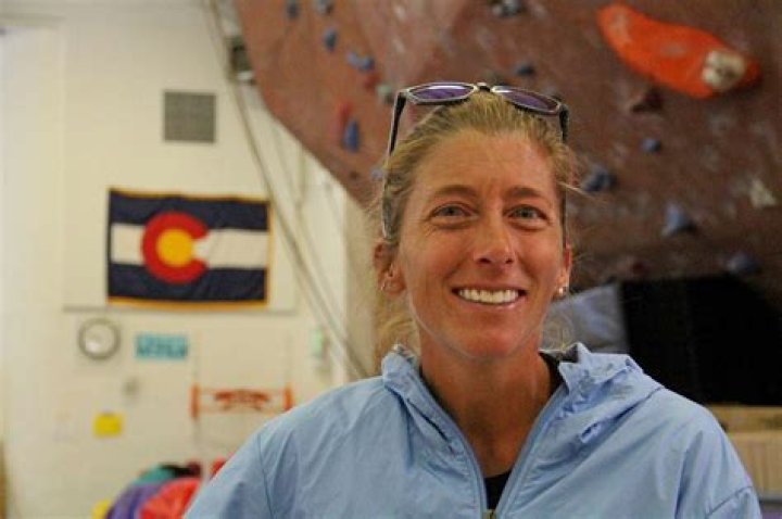 Courtney Dauwalter Height, Weight, Net Worth, Age, Birthday, Wikipedia, Who, Instagram, Biography