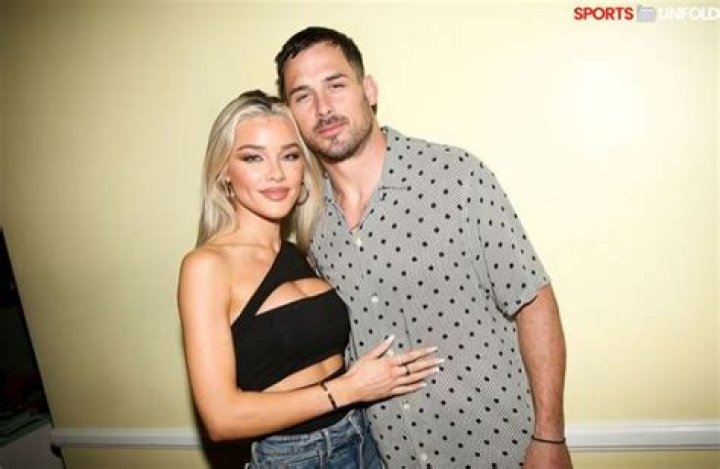 
Is James Amendola Married to Wife? Or Dating a Girlfriend? 