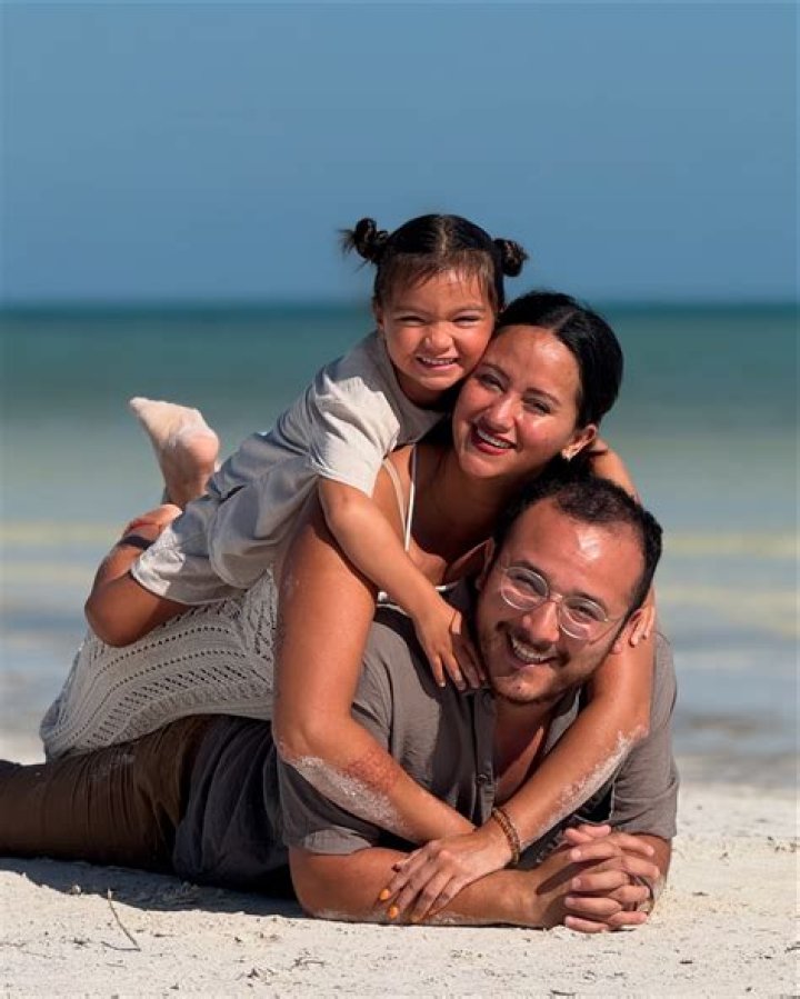 Luz Carreiro – Bee.traveler Height, Weight, Net Worth, Age, Birthday, Wikipedia, Who, Nationality, Biography